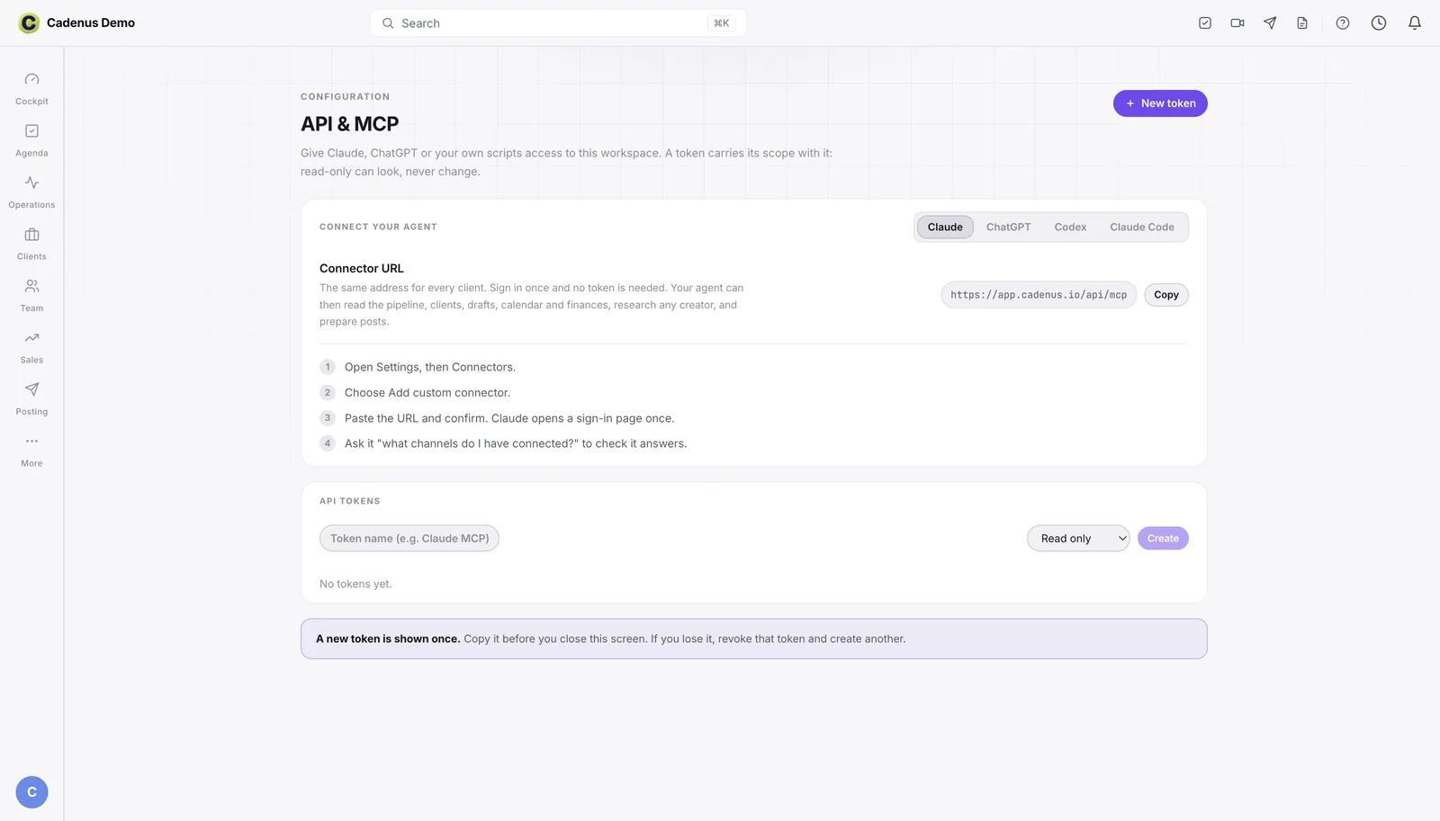 Ecranul de conectare a unui agent AI: adresa conectorului MCP, filele pentru Claude, ChatGPT, Codex și Claude Code, și tokenurile cu permisiuni
